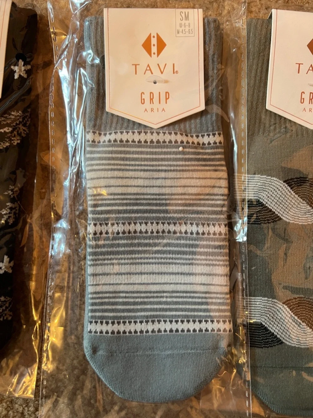 2 PAIRS - Tavi Aria Grip Socks - Picture 2 of 5